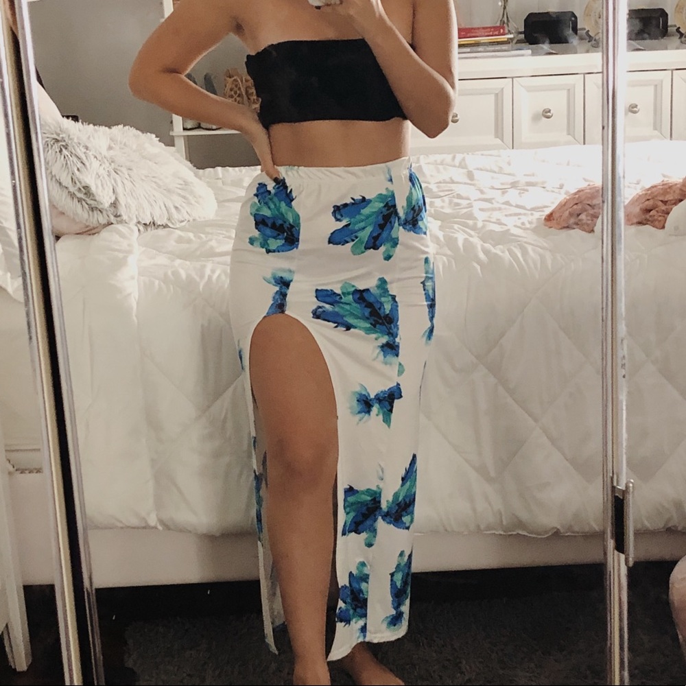 Floral slit maxi skirt